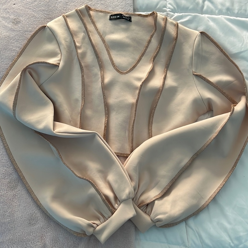 cute cropped shirt with puffy sleeves